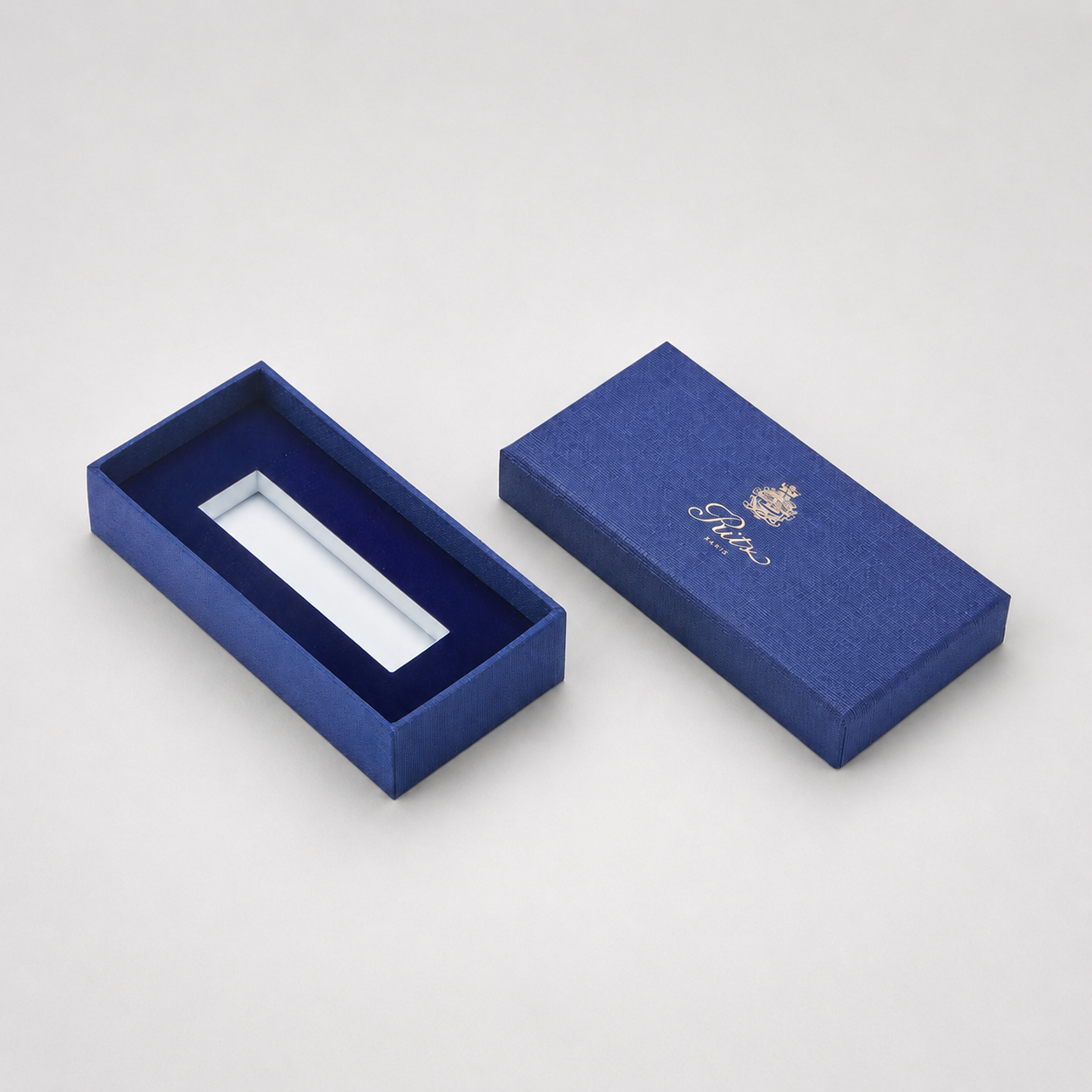 Two-piece rigid box with separate lift-off lid